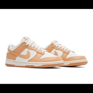 These are one of the most wanted low women dunks !